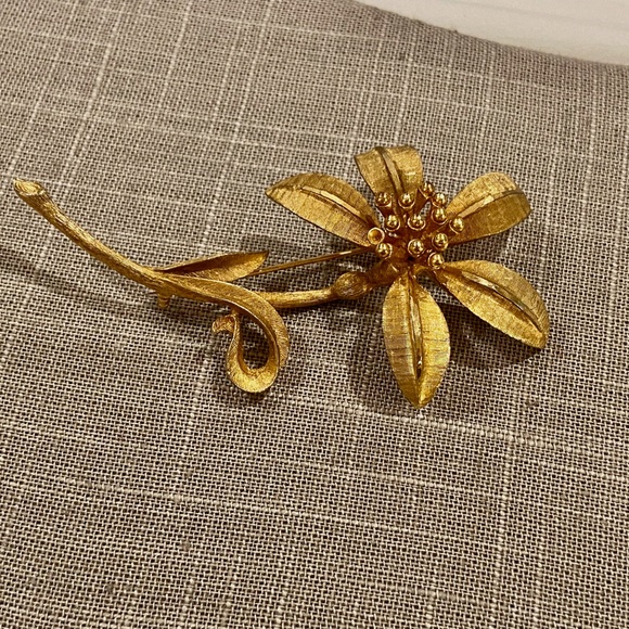 AP9-Large Vintage BSK Gold Lily Bloom Figural Brooch - Picture 3 of 12